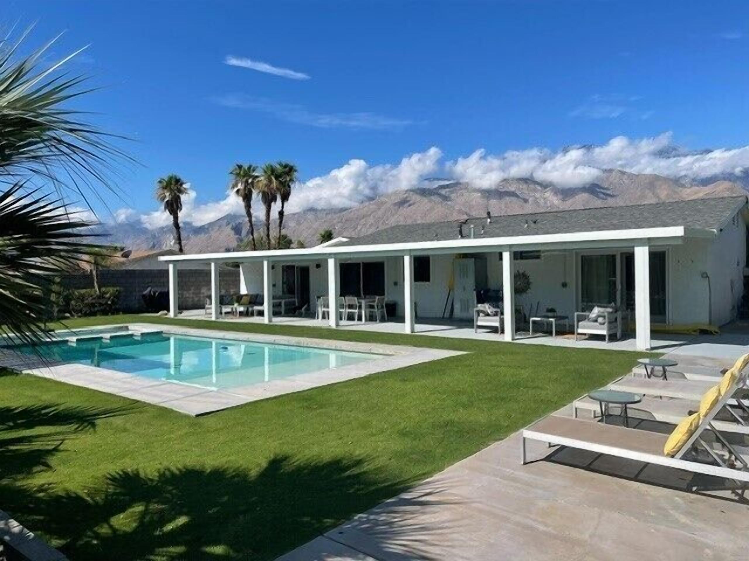 PS Leverage: Chic and Stylish - Elevate Your Vacation Getaway