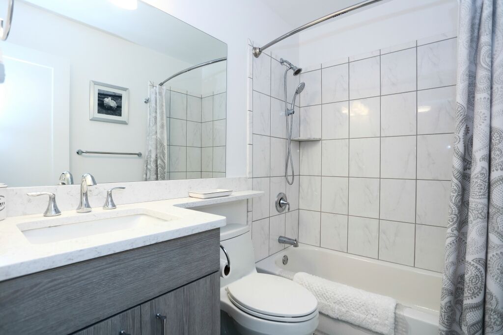 Newly renovated Beach Block Condo