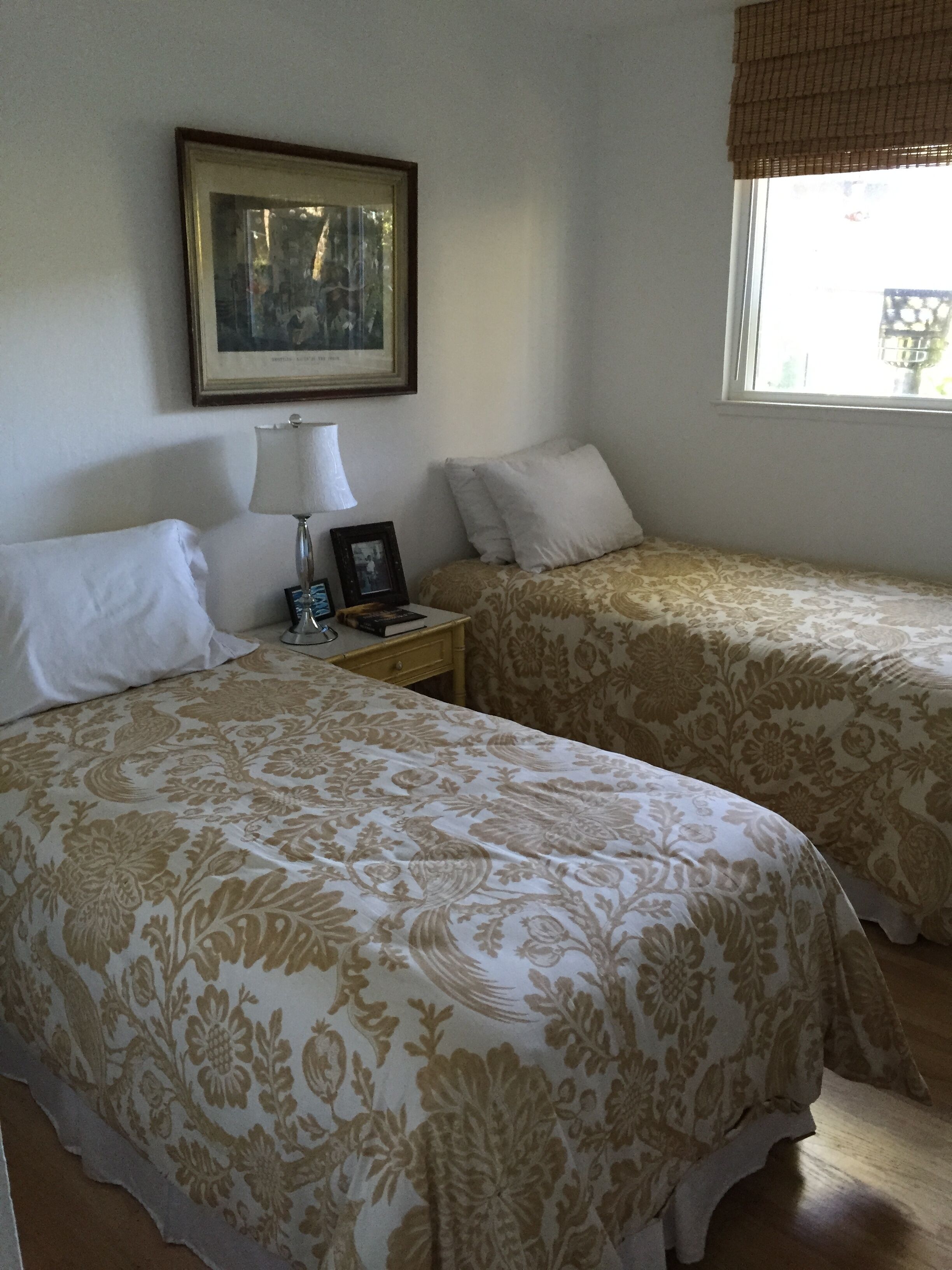 Tranquil Hillside Setting Minutes to the Plaza