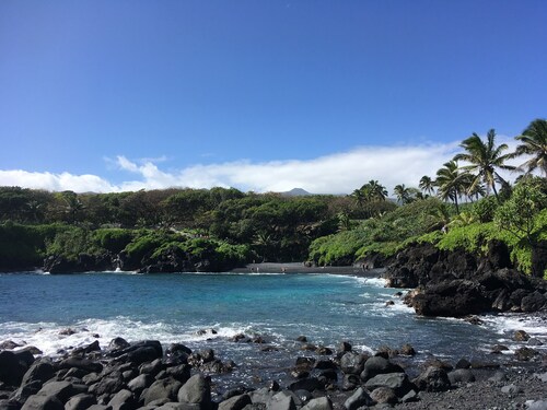 Beautiful Hana, Near Waianapanapa State Park. STR 216/0003 TA186-656-9728-01