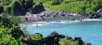 Beautiful Hana, Near Waianapanapa State Park. STR 216/0003 TA186-656-9728-01