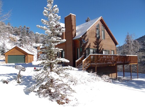 BOOK NOW -Spacious 4 Bedroom Home by RMNP & YMCA