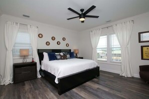 4 bedrooms, iron/ironing board, WiFi, bed sheets