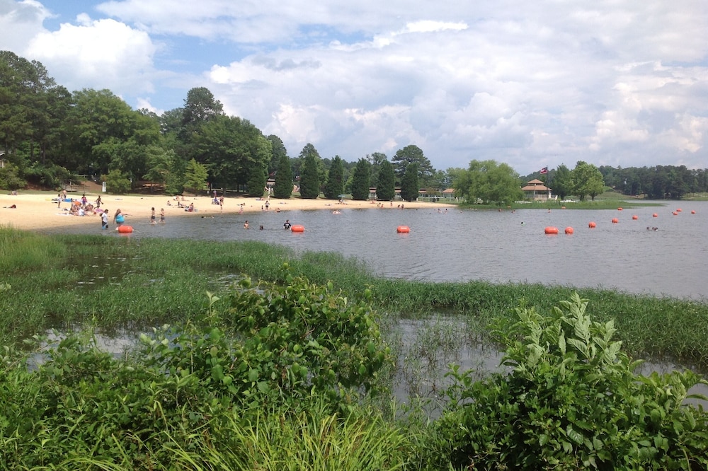 Charming Studio at Lake Acworth, 6 miles to LakePoint Sports/Perfect Game Fields