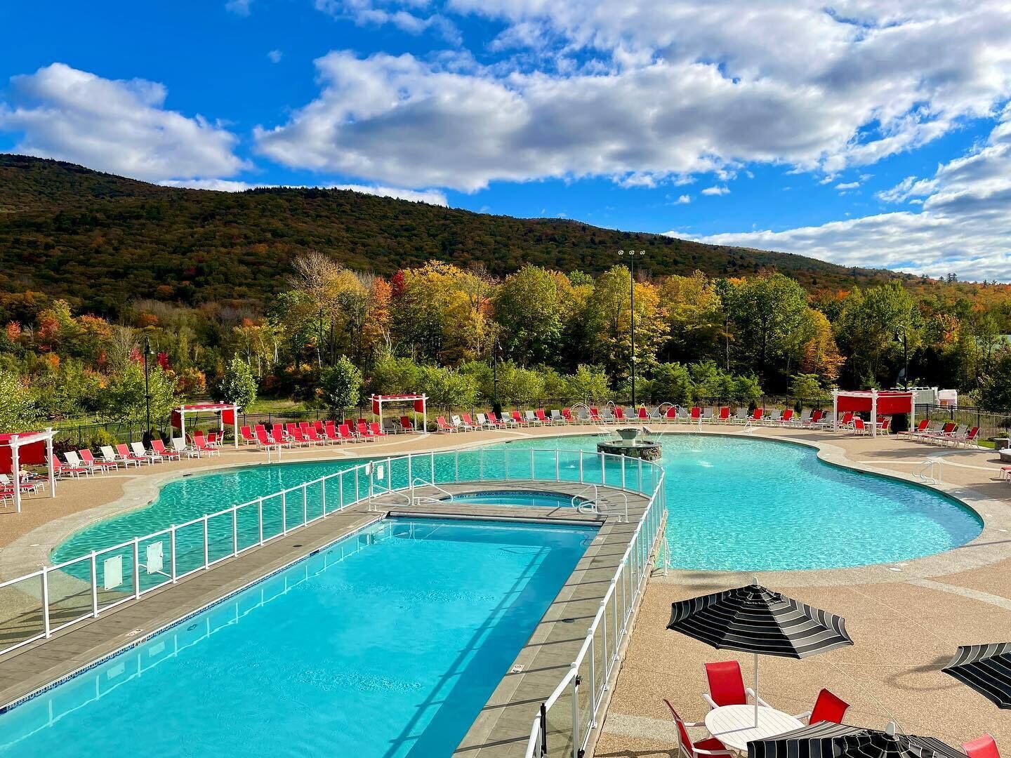 Innendørsbasseng og utendørsbasseng