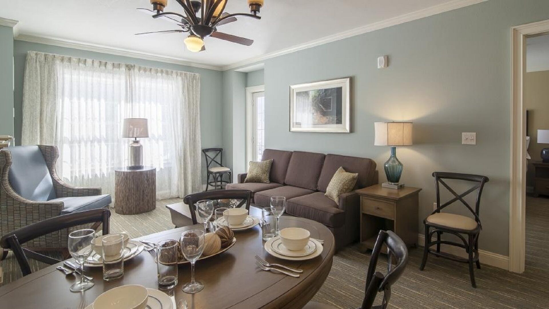 Smart-TV, peis, videospill og DVD-spiller