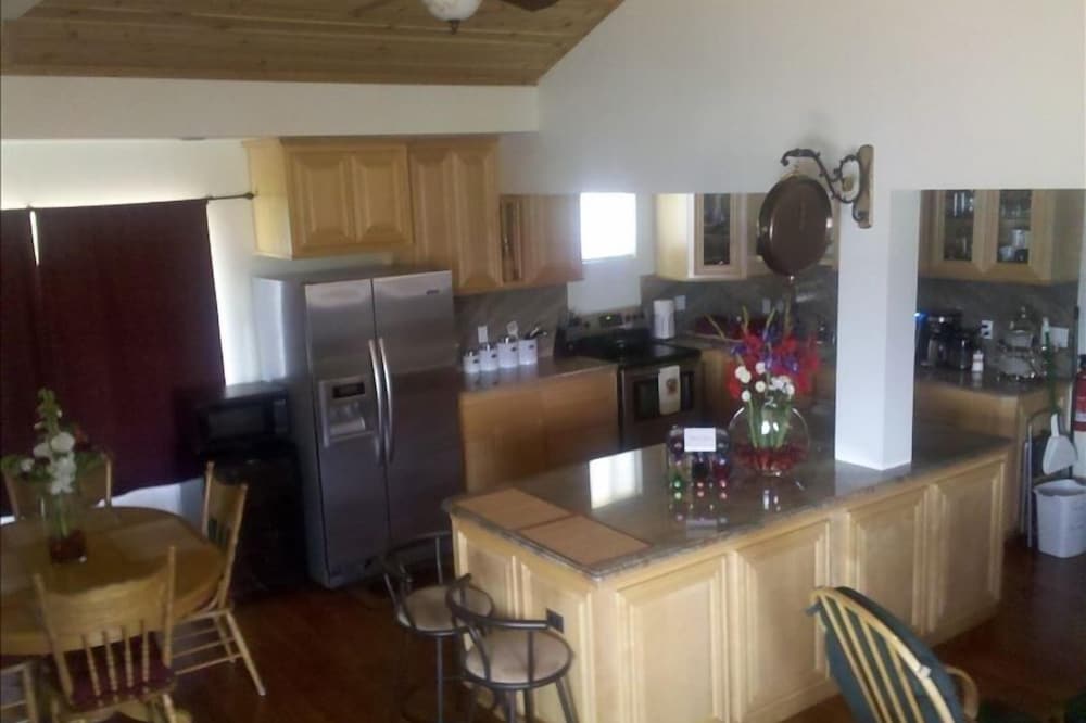 Lake Front Home, with Private Boat Launch, Beach, Pet Friendly