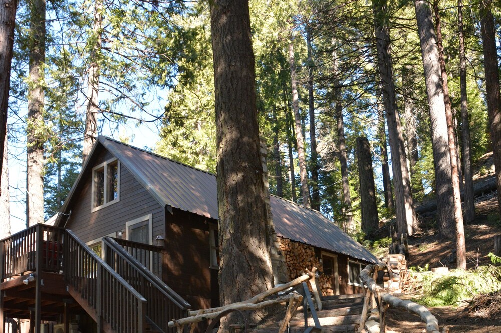 Quaint Mountain Cabin at the entrance to Yosemite National Park