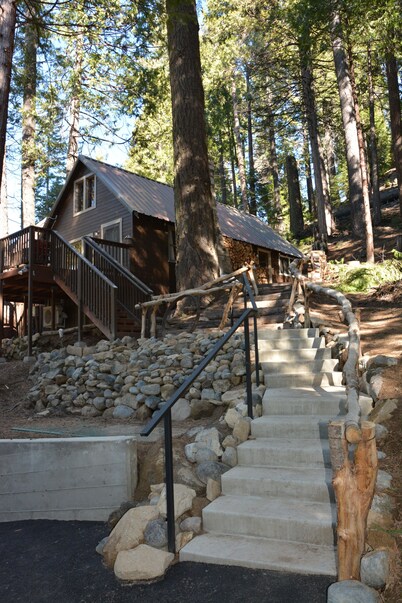 Quaint Mountain Cabin at the entrance to Yosemite National Park
