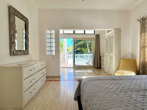 6 bedrooms, desk, iron/ironing board, WiFi