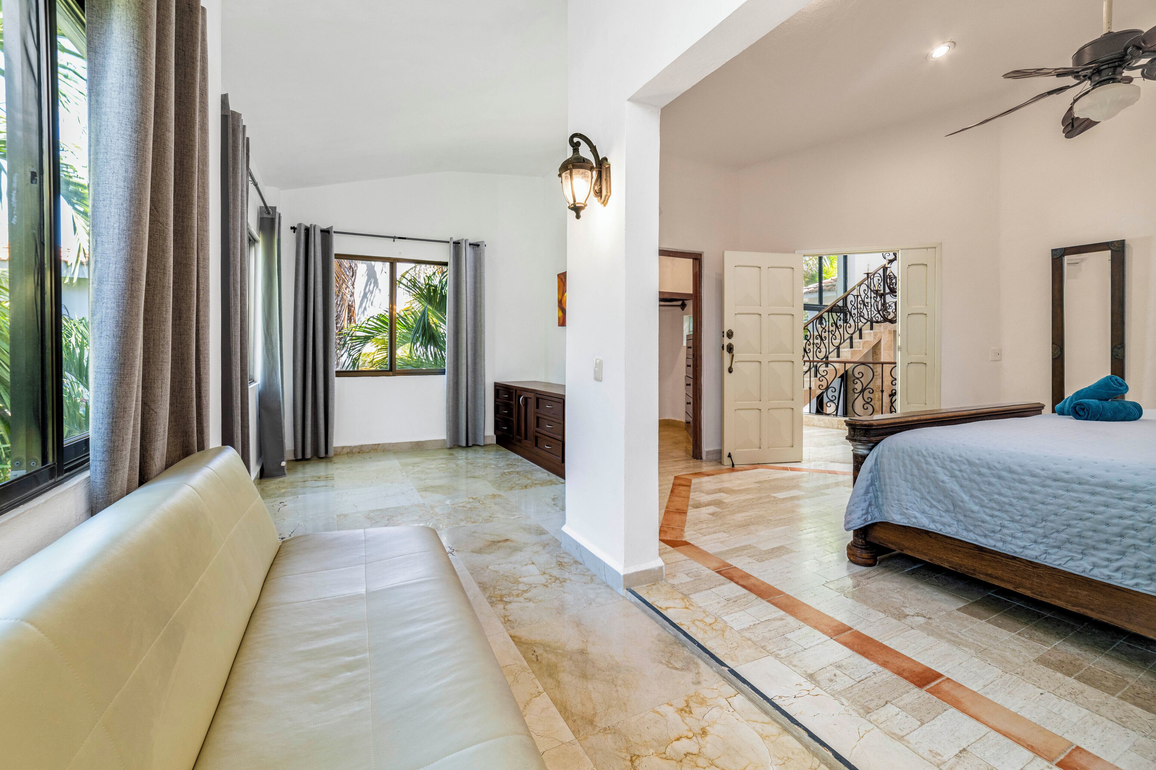 6 bedrooms, desk, iron/ironing board, WiFi