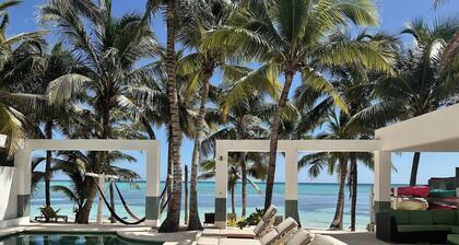 VERKAUFSPREIS: VILLA AM STRAND MIT WEISSEM SAND UND CHEF-SERVICE VERFÜGBAR