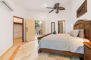 6 bedrooms, desk, iron/ironing board, WiFi - BEACHFRONT VILLA ON WHITE SAND BEACH AND CHEF SERVICE AVAILABLE (Soliman Bay)