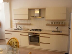 Fridge, microwave, oven, stovetop - Gorgeous 2.5 Bdrm Apt. in Jerusalem (Jerusalem)