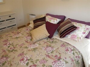 2 bedrooms, iron/ironing board, travel cot, WiFi - Gorgeous 2.5 Bdrm Apt. in Jerusalem (Jerusalem)