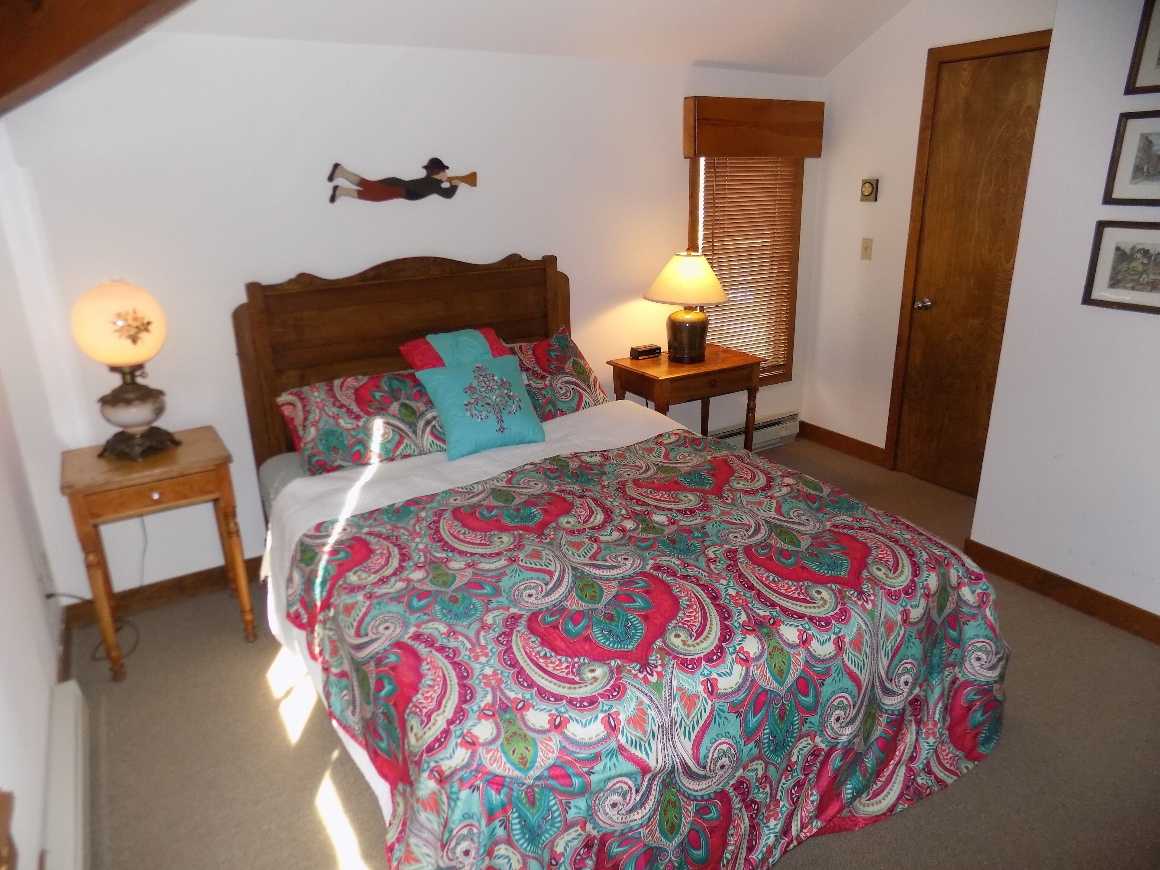 4 bedrooms, iron/ironing board, free WiFi, bed sheets