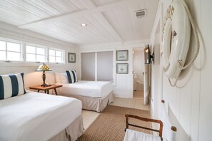 4 bedrooms, internet, bed sheets - This original Tybee Cottage that has been lovingly restored is directly oceanfront! (Tybee Island)