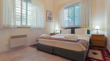 2 bedrooms, iron/ironing board, WiFi, bed sheets