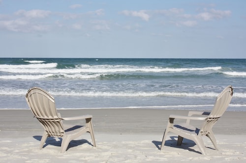 Beautiful 2BD/2BA Direct Beachfront Condo Sleeps 6, Ormond Beach/Dayton