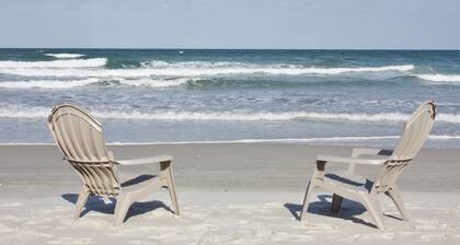 Beautiful 2BD/2BA Direct Beachfront Condo Sleeps 6, Ormond Beach/Dayton
