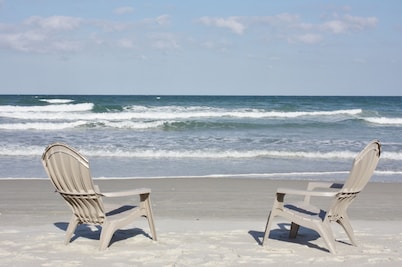Large Oceanfront 2BD/2BA, Sleeps 6, Pool, Kitchen, W/D, Parking, Ormond/Daytona