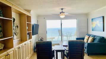 TV, lettore DVD, libri