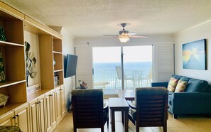 TV, DVD player, books - Beautiful 2BD/2BA Direct Beachfront Condo Sleeps 6, Ormond Beach/Dayton (Ormond Beach)