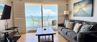 Large Oceanfront 2BD/2BA, Sleeps 6, Pool, Kitchen, W/D, Parking, Ormond/Daytona