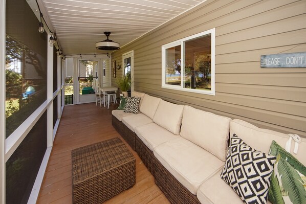 Smart TV, fireplace, DVD player