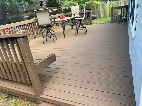 Outdoor dining - Bike to VA Beach’s Oceanfront lll (Virginia Beach)