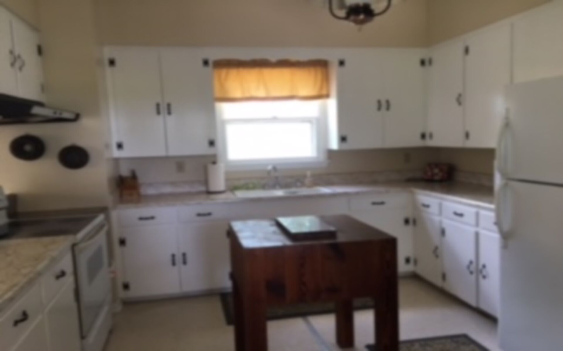 10 Minutes to San Marcos, New Braunfels or Seguin - Family and pet friendly