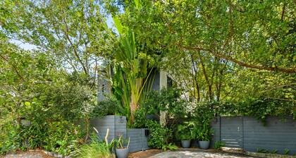 Coconut Grove Dream, located in the heart of the village. Beloved by the sailors