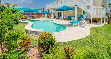 Stay at Casa de Tortuga: Remodeled beauty! Save 10% on 7+ nights.