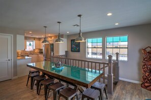Dining - Stay at Casa de Tortuga: Remodeled beauty! Save 10% on 7+ nights. (South Padre Island)