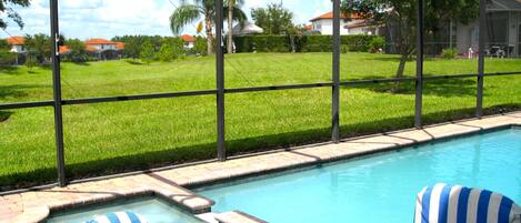 Lämmitetty uima-allas