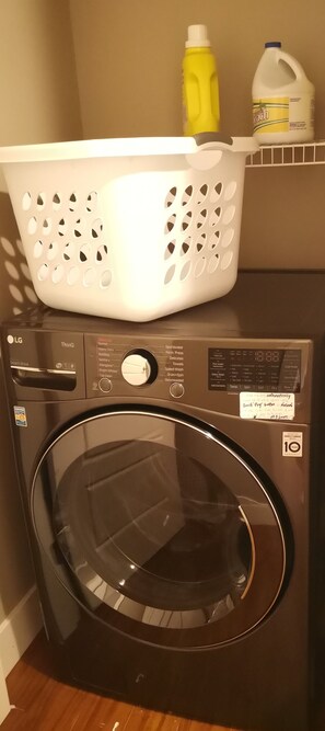 Interior - Self Entrance 2 BR, Whole Suite, Close To White Rock Beach & US Border, NEW (Surrey)