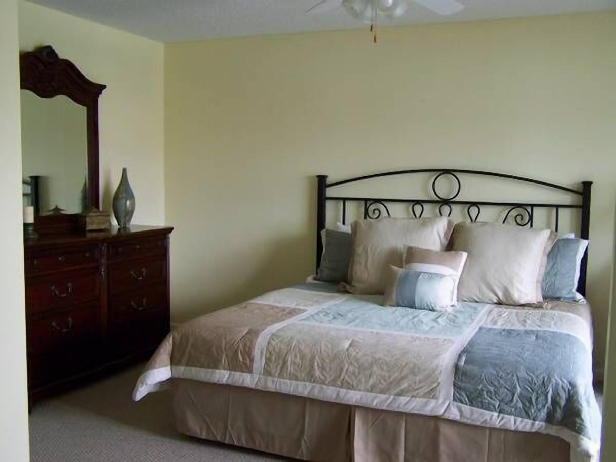 SEPTEMBER SPECIALS  225 CALL...Condo With Coved Slip Right Outside. Your Door