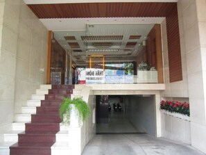 Property entrance - Van Ha Hotel (Ho Chi Minh City)