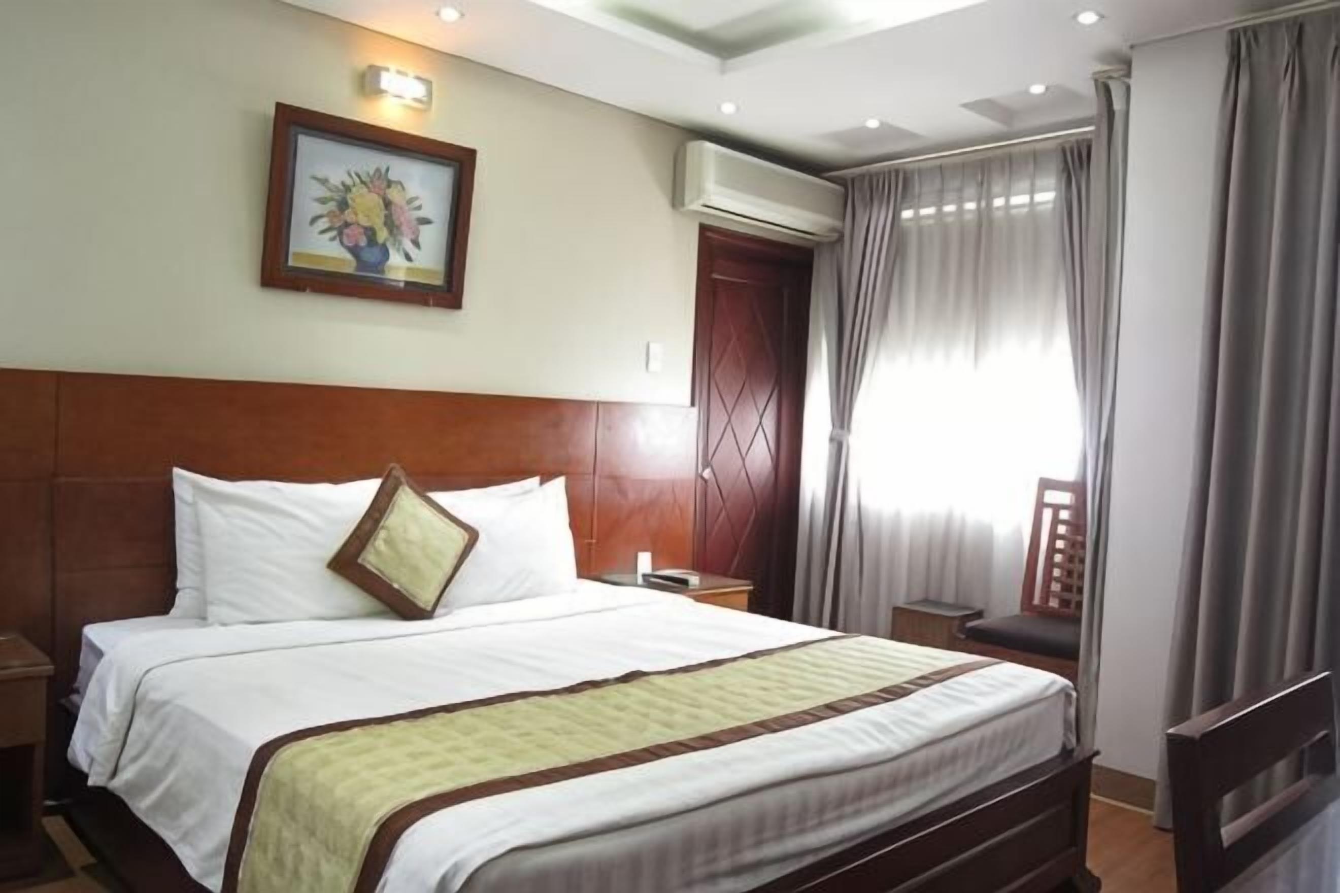 Minibar, desk, laptop workspace, blackout drapes