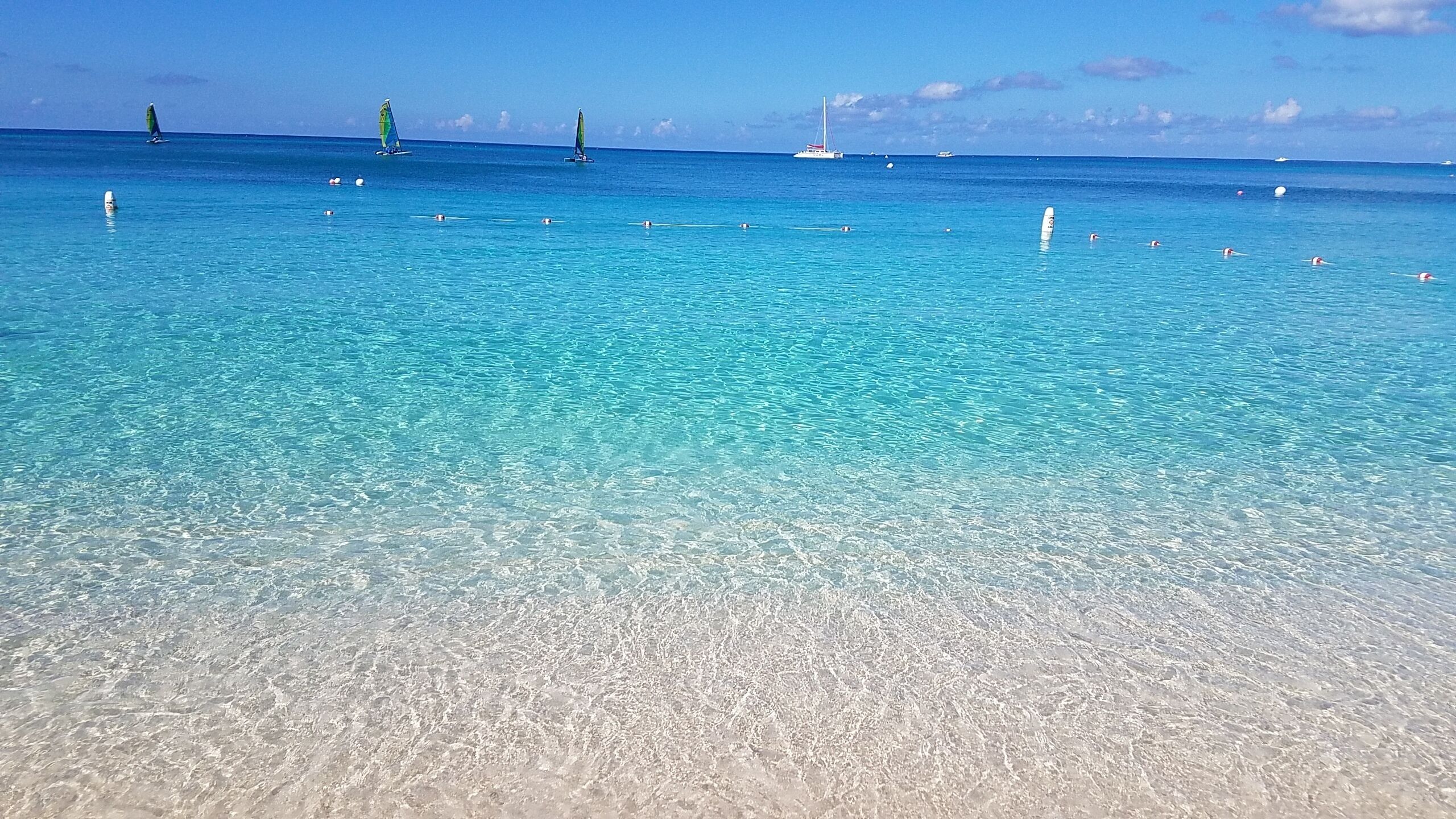 Plage, chaises longues, serviettes de plage