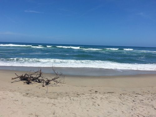 Family Friendly Traditional Salt Box w/ Central Air -  Beach Pass Included
