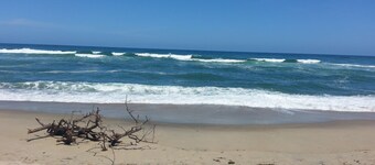 Family Friendly Traditional Salt Box w/ Central Air -  Beach Pass Included