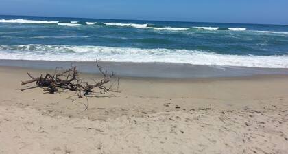 Family Friendly Traditional Salt Box w/ Central Air - Beach Pass Included