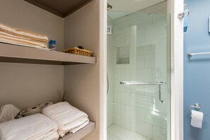 Dusche, Seife, Toilettenpapier