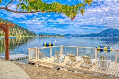 Lake Okanagan! 3 Bedroom Cottage With Beach,  Pools and Great Resort Amenities