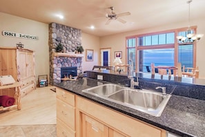 Interior - Lakefront home with Stunning Lake Superior Views (Tofte)