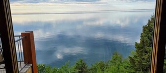Lakefront home with Stunning Lake Superior Views