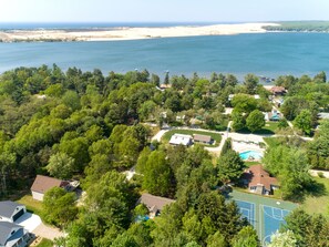 Exterior - AWESOME HOME & LOCATION - GREAT FOR GROUPS OF ALL SIZES! (Mears)