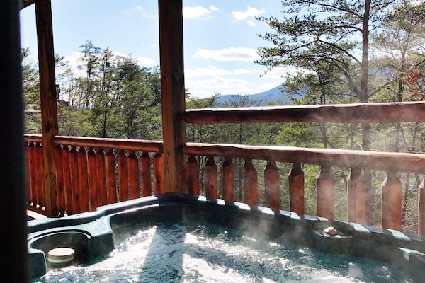 We have 2 hot tubs for you to enjoy the mountain view.