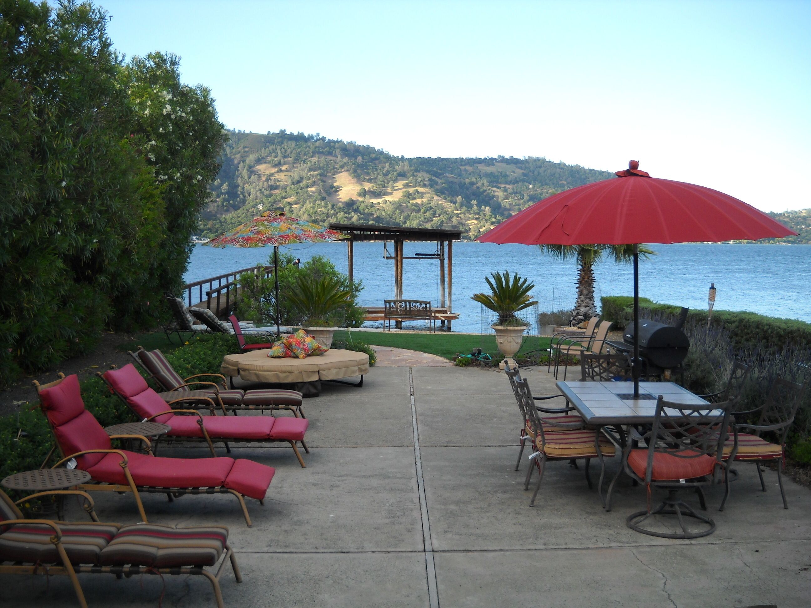 Lakefront Vacation Home,Private Beach, Dock, Pool Table, Foosball + Game Table